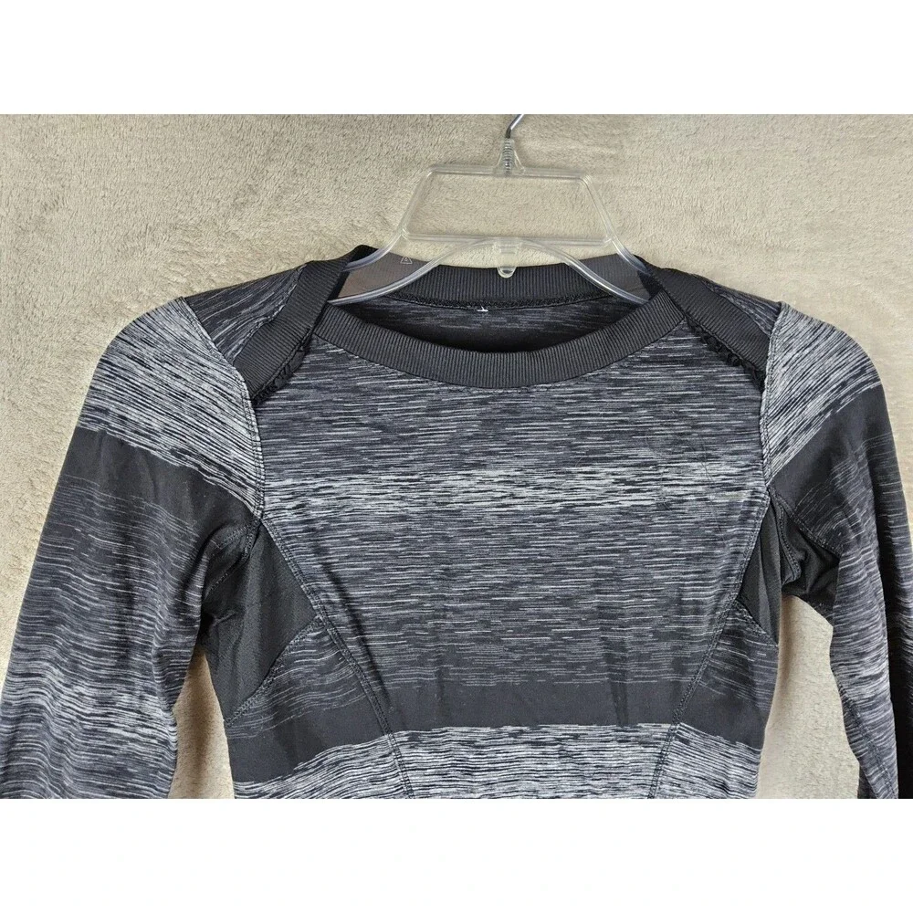 Lululemon Women’s Base Runner Long Sleeve Athletic Top Size 2